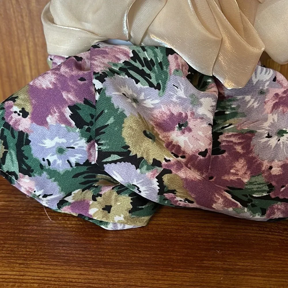 4 Pack Scrunchies in Various Sizes, Small, Medium, L & xl and acrylic claw clips
